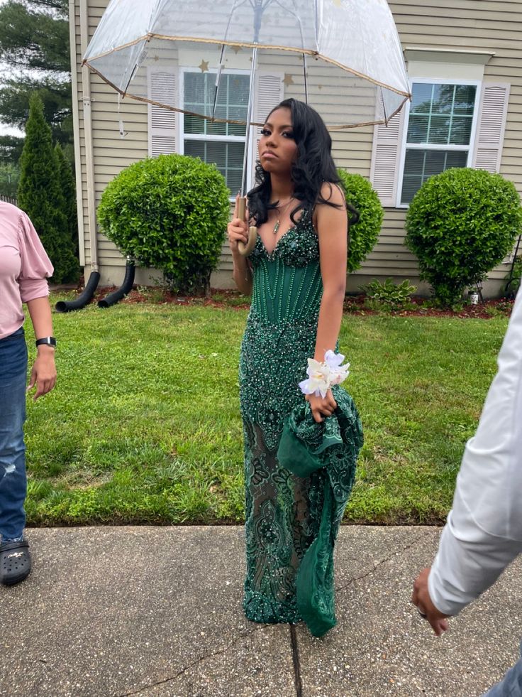 Green African Prom Dress, Green And Gold Dress Prom, New Orleans Prom Dress, Green Homecoming Dresses Black Women, Emerald Green Prom Dress Black Women, Dark Green Prom Dress Black Women, Green Prom Looks, Hunter Green Prom Dress, Green And Black Prom