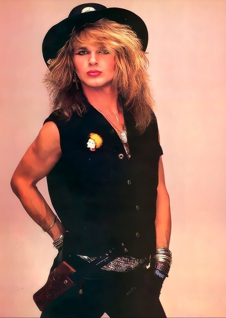 a woman in black shirt and cowboy hat posing for a photo with her hands on her hips