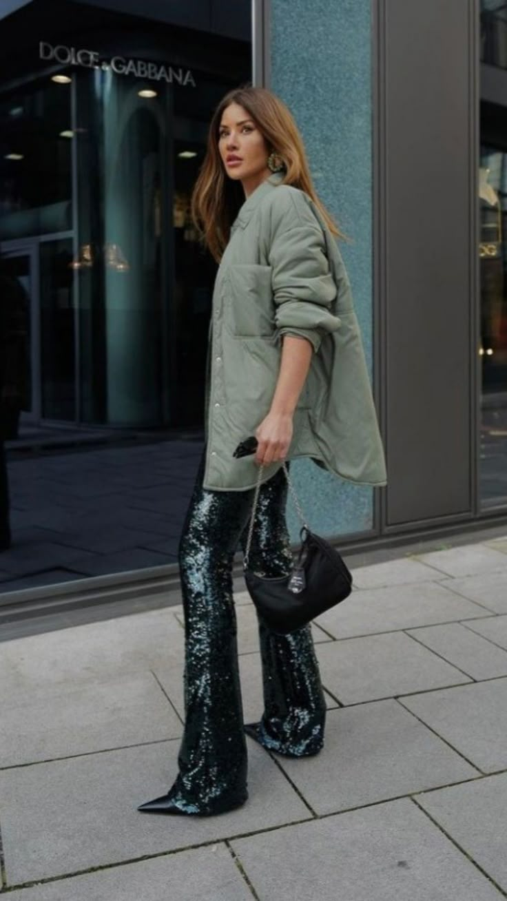 Sequins Pants Outfit, Edgy Fashion Chic, Envy Clothing, Sequin Pants, Casual Chic Outfit, Street Style Chic, Street Style Inspiration, Fashion Over 40, Outfits Casuales