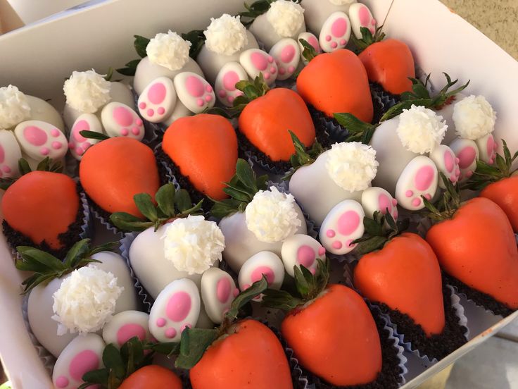 a box filled with lots of chocolate covered strawberries