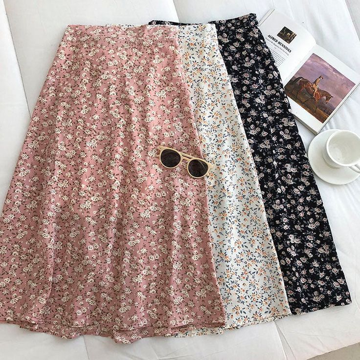 Female Skirt, Woman Skirt, Outfits Female, School Outfit Women, Back To School Outfit, Cute Modest Outfits, Rock Outfit, Floral Midi Skirt, Modest Fashion Outfits