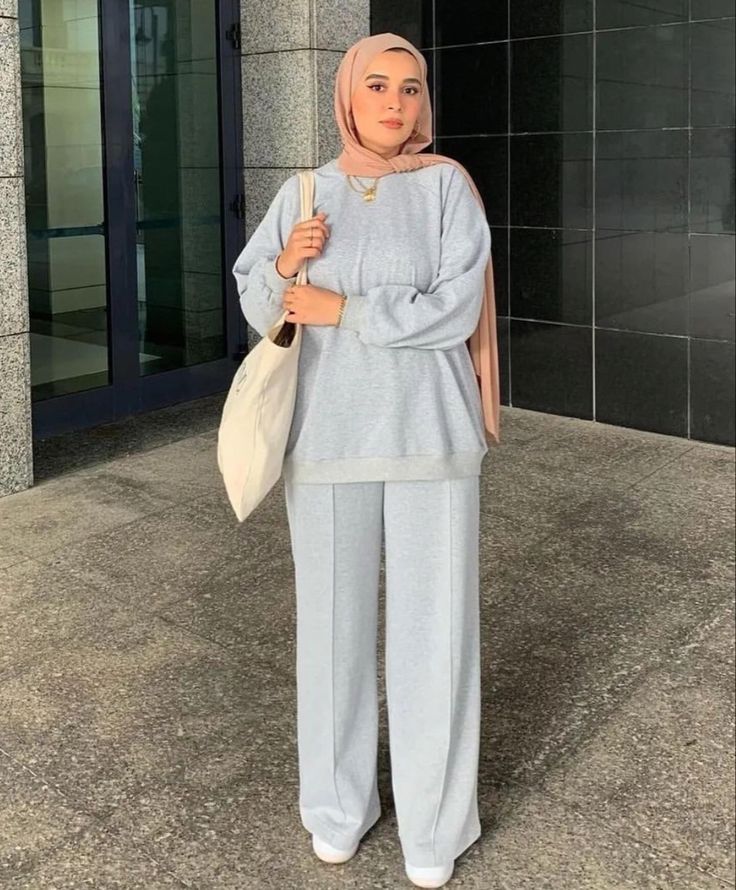 Ensemble Hijab Style, Simple Outfits Hijab, Outfit Muslim, Muslimah Outfit, Classy Outfits For Women, Hijab Trends, Muslim Outfits Casual, Fashion Top Outfits, Fashion Muslim