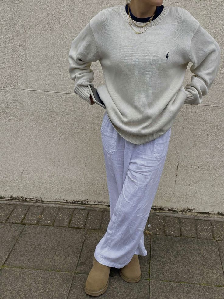 Ralph Lauren Cream Sweater, Jumper Trousers Outfit, Linen Trousers Winter Outfit, Cream Ralph Lauren Sweater Outfit, Sweater Linen Pants, Linen Trousers Outfit Autumn, Linen Trousers Outfit Winter, Linen Pants In Winter, Pantalon Ralph Lauren