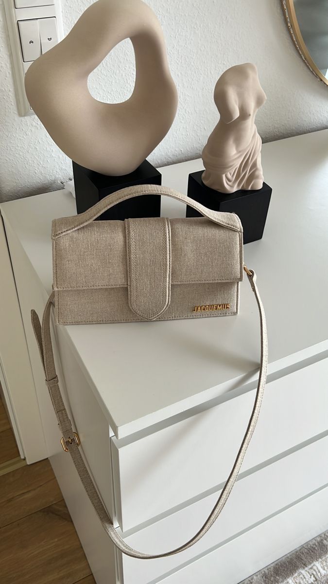 Jacquemus Beige Bag, Designer Aesthetic Bags, Jacemus Bags, Beige Bag Aesthetic, Jacquemus Bag Aesthetic, Beige Fashion Aesthetic, Jaquemus2020 Bag, Cute Bags Aesthetic, Luxury Bags Aesthetic