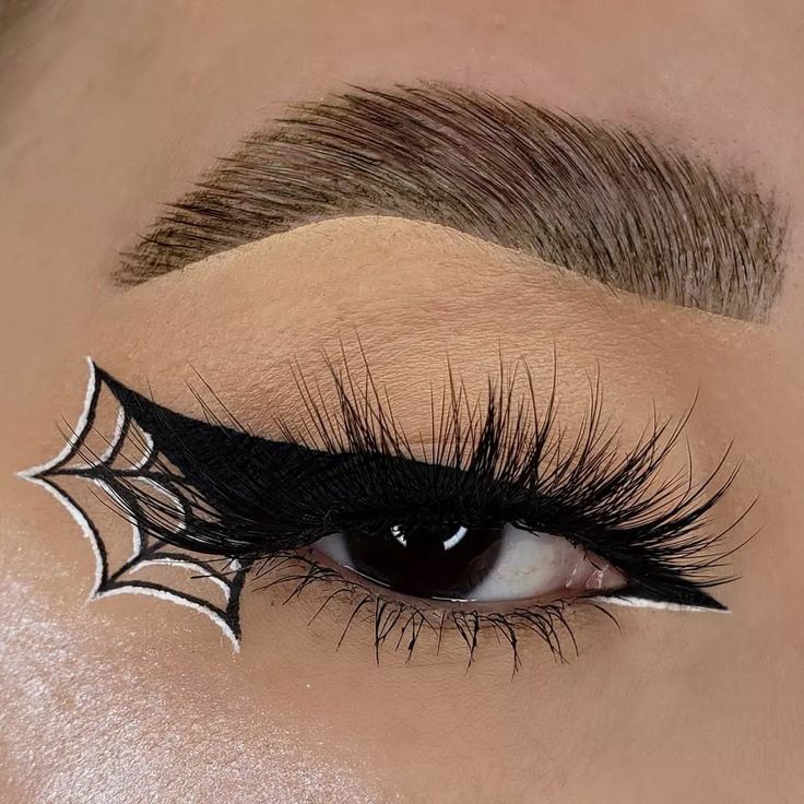 Maquillage Halloween Simple, Halloweenský Makeup, Holloween Makeup, Cute Halloween Makeup, Halloween Makeup Pretty, Cute Eye Makeup, Halloween Eye Makeup, Graphic Makeup, Halloween Makeup Inspiration