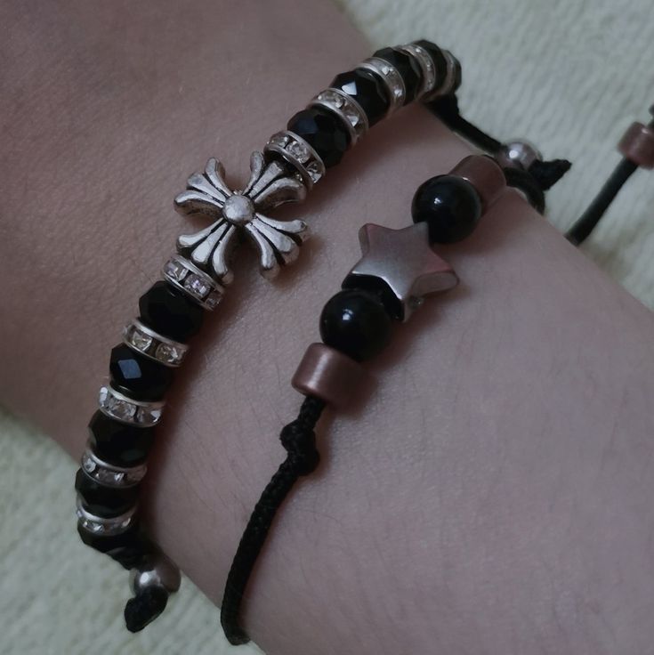 Black Bracelets Aesthetic, Grunge Jewellery Bracelets, Y2k Emo Jewelry, Grunge Bracelets Aesthetic, Goth Bead Bracelet, Grunge Beaded Bracelets, Emo Beaded Bracelets, Diy Alternative Jewelry, Thirteen Jewelry