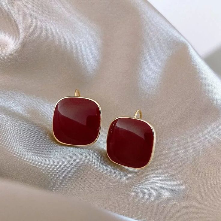 New Wine Red Square Earrings. Wine Gold Earrings, Red Rectangular Earrings, Trendy Red Jewelry With Matching Earrings, Trendy Red Jewelry Set With Matching Earrings, Elegant Red Single Clip-on Earring, Trendy Red Jewelry For Evening, Trendy Red Drop Earrings, Red Clip-on Earrings For Party, Trendy Red Party Earrings