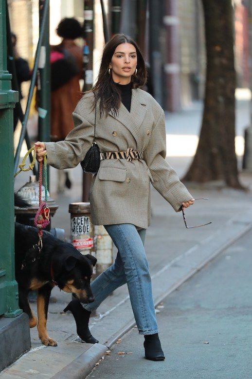 Le Fashion: Emily Ratajkowski Proves an Oversized Blazer Is Key Emrata Style, Mode Dope, Emily Ratajkowski Outfits, Emily Ratajkowski Style, Looks Street Style, Emily Ratajkowski, Mode Inspo, Blazer Outfits, Oversized Blazer