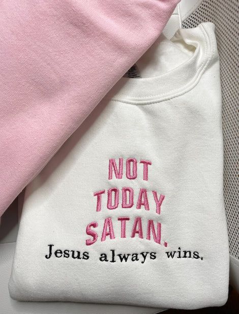 Outfit Ideas Sweatshirt, Christian Clothing Brand, Jesus Clothes, Christian Shirts Designs, Christian Hoodies, Looks Country, Christian Quotes God, Christian Bible Quotes, Christian Sweatshirt