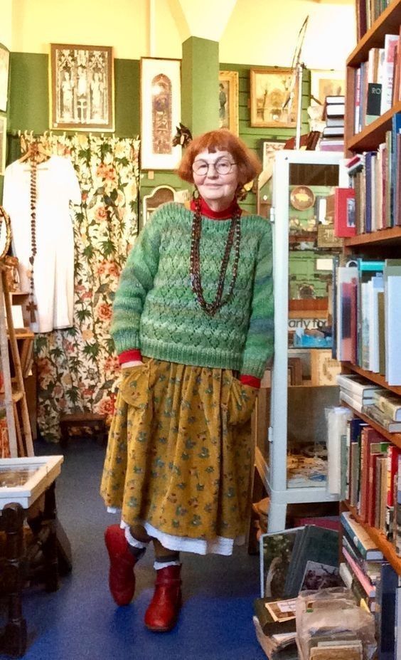 Funky Art Teacher Outfits, Granny Outfit Style, Grannycore Outfit, Me Made Wardrobe, Eccletic Fashion, Grannycore Fashion, Granny Outfit, Grandmacore Fashion, Quirky Fashion Vintage