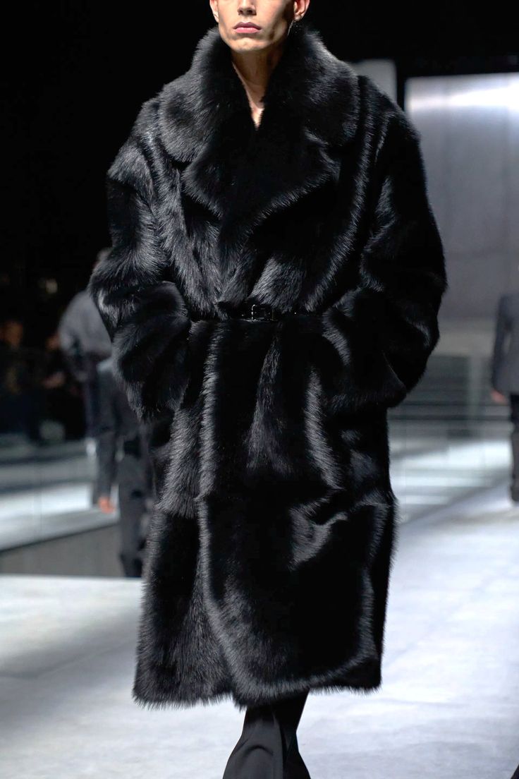 Fits Inspiration, Winter Trench, 2024 Menswear, Runway Shoes, Menswear Fashion Show, Menswear Fashion, Fur Coats, Menswear Collection, Fashion Show Collection