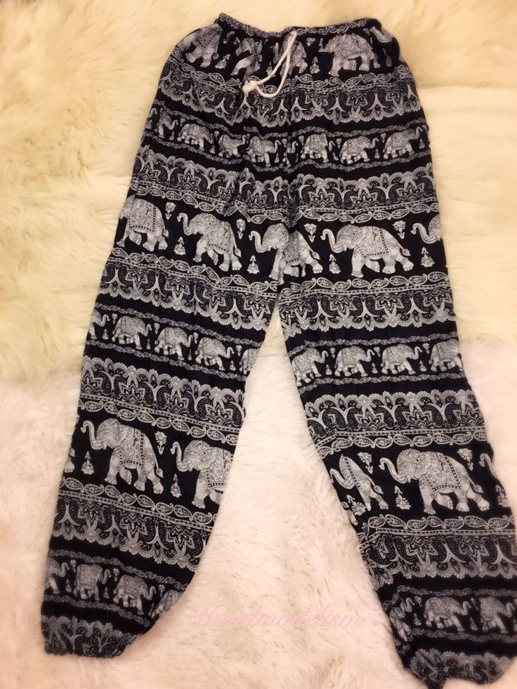 A personal favorite from my Etsy shop https://www.etsy.com/listing/514260772/thai-elephant-print-pants Elephant Pants Outfit, Thai Elephant, Elephant Pants, Handmade Elephant, Print Pants, Elephant Print, Printed Pants, Pants Outfit, Free Size