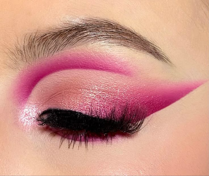 Pink Glam Makeup Hooded Eyes, Fushia Eyeshadow Looks, Pink Sunset Eyeshadow Looks, Hard Eyeshadow Looks, Fun Pink Eyeshadow Looks, Fushia Makeup Looks, Dark Pink Eye Makeup, Hot Pink Prom Makeup, Pink Eye Looks