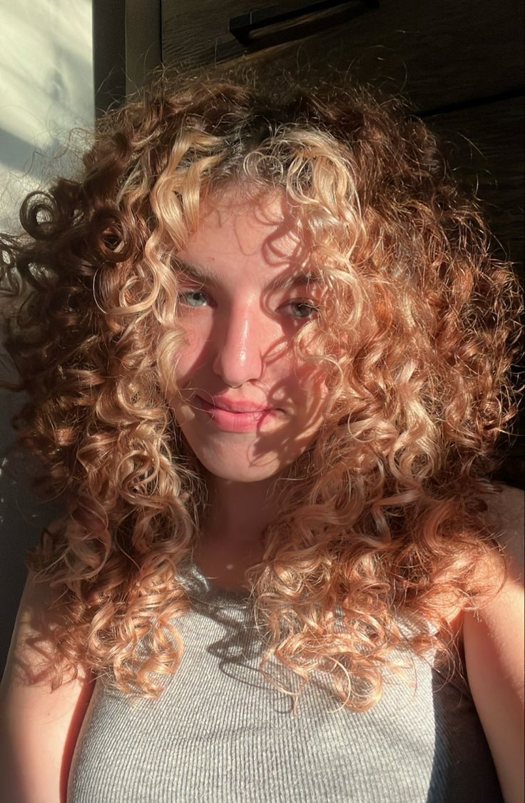 Semi Natural Hair Color, Red Curly Hair Blonde Highlights, 3b Blonde Curly Hair, Natural Curly Copper Hair, Red Curly Hair With Blonde Highlights, Copper Hair With Blonde Highlights Curly, Red And Blonde Hair Color Curly, Copper Blonde Curly Hair, Curly Hair With White Highlights