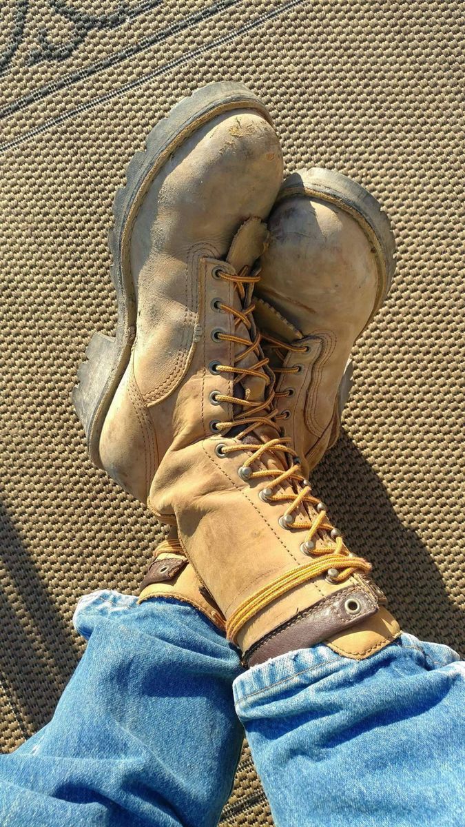 Western Mens Fashion, Lumberjack Boots, Lumberjack Style, Worker Boots, Logger Boots, Rugged Boots, Old Boots, Army Boots, Construction Workers