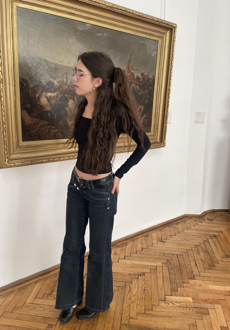 #outfit #museum #longhair Outfits For The Museum, Heels And Jeans Aesthetic, Outfit Ideas Museum, Pointy Shoes Outfit, Outfits For Museum, Museum Outfits Aesthetic, Museum Outfit Winter, First Date Fits, Art Museum Pictures