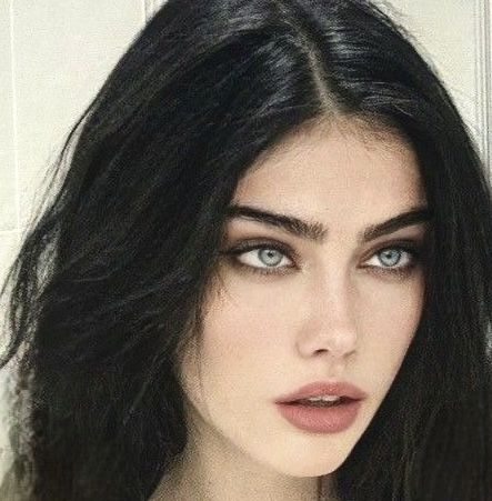 Dark Hair Pale Skin, Black Hair Pale Skin, Dark Hair Light Eyes, Dark Hair Makeup, Dark Hair Blue Eyes, Hair Pale Skin, Black Hair Blue Eyes, Pale Girl, Girls With Black Hair