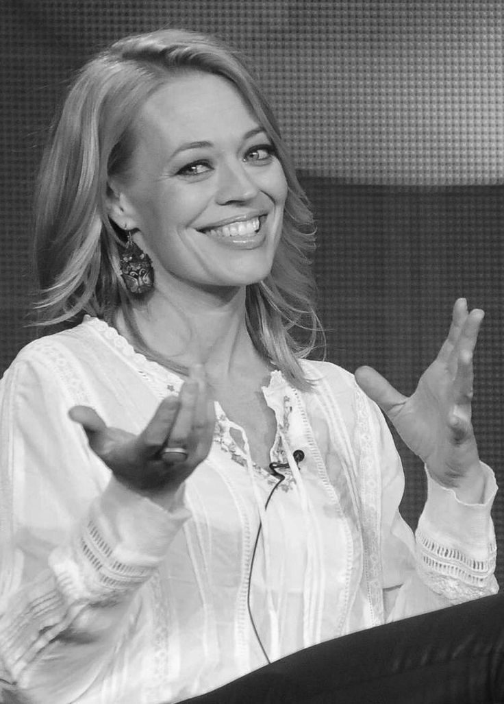 Pin by William Morland on Jeri Ryan | Star trek voyager, Jeri ryan ...