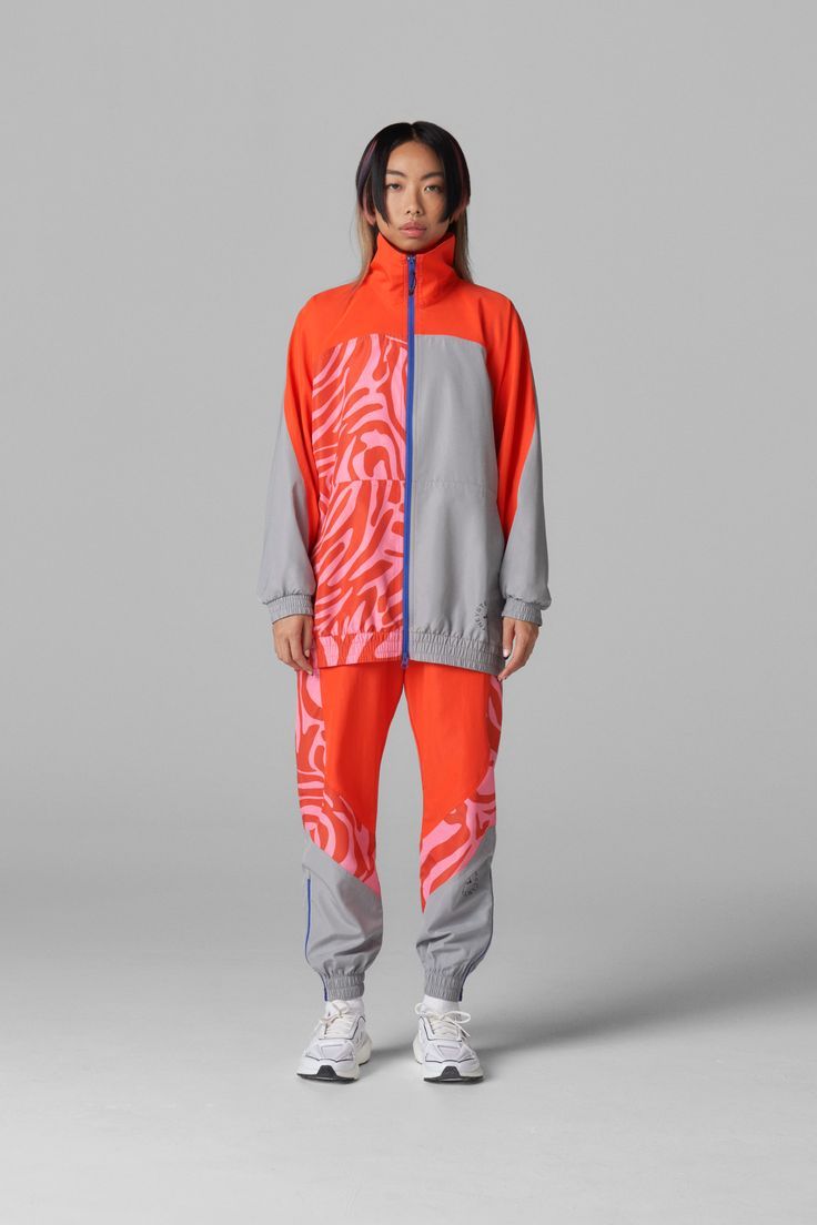 Versatile pieces to support your movement. Fresh colors and comfortable fits made for wherever you go. Explore the adidas x Stella McCartney collection now. Techno Fashion, Sportswear Design, Comfortable Fits, Sports Wear Women, Workout Wardrobe, Fashion Illustration Dresses, Golf T Shirts, Adidas Outfit, Dope Fashion