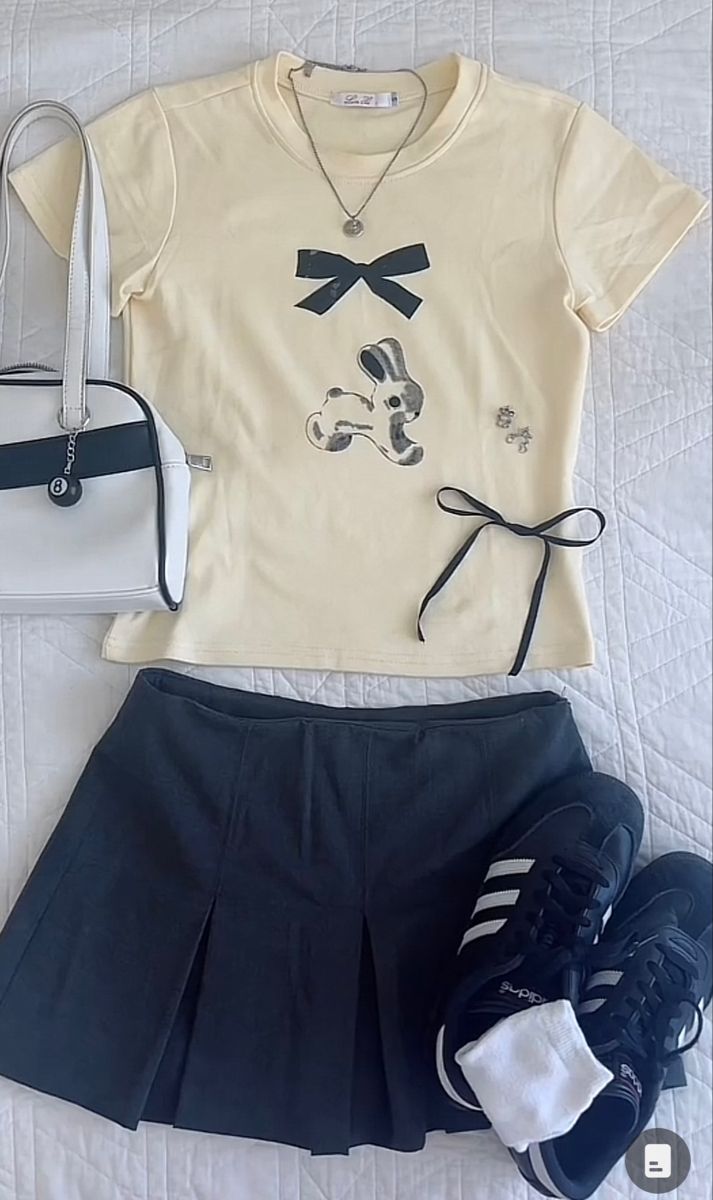 Skirt Simple Outfit, Acubi And Ballet Core, Spring Outfits Acubi, Cute Skirt Outfits Aesthetic, Summer Douyin Outfit, Acubi Spring Outfits, Casual Outfits Aesthetic Summer, Red Tank Outfit, Black Skirt Outfit Spring