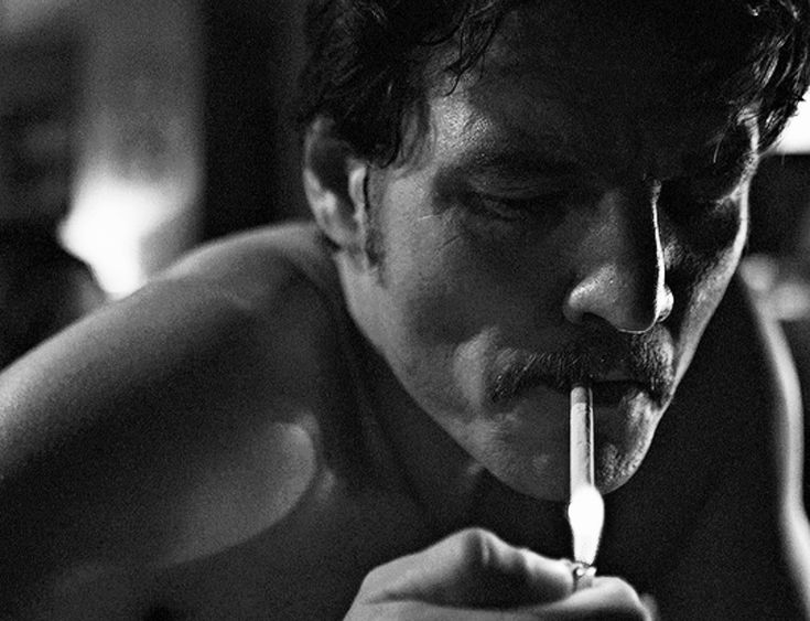 Pedro Pascal Black Suit, Pedro Pascal Sleeping, Pedro Pascal Wallpaper Black And White, Pedro Pascal Aesthetic, Pedro Pascal Black And White, Narcos Aesthetic, Black And White Pedro Pascal, Whiskey Pedro Pascal, Pedro Pascal Narcos