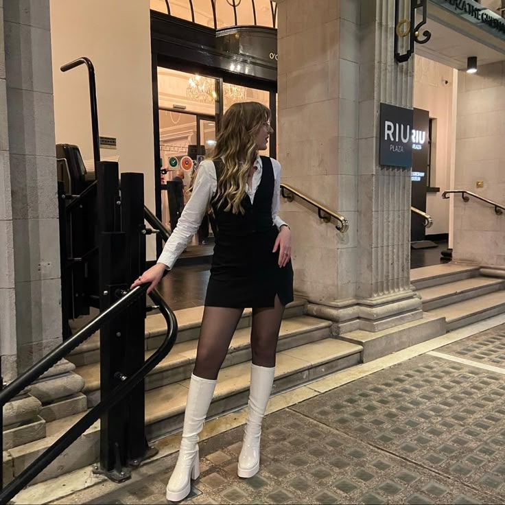 Outfit Ideas With Gogo Boots, White High Boots Outfit Winter, How To Style Go Go Boots, White Gogo Boots Outfit Fall, White Knee Boots Outfit Winter, Platform Gogo Boots Outfit, Outfits With White Platform Boots, White Boots Black Outfit, Outfits With White Gogo Boots