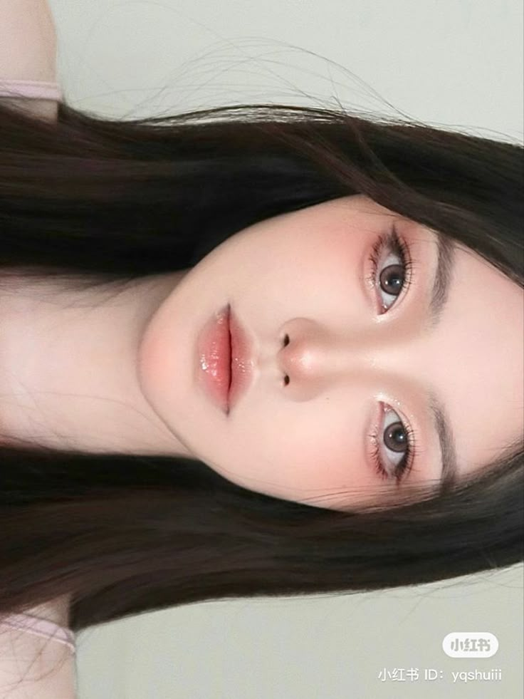 Natural Ulzzang Makeup, Asian Makeup Party, Soft Korean Makeup Look, Graduation Look Makeup, Makeup Ala Korea, Doe Eye Makeup, Makeup Asia, Makeup Ulzzang, Korean Makeup Look