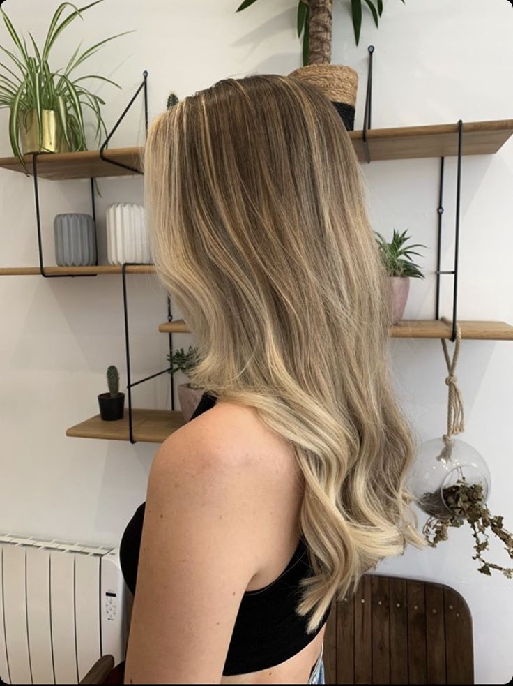 Mid Blonde Balayage, Coconut Cream Hair Color, Blonde Highlights Brown Roots, Dark Blonde Hair Dark Roots, Light Hair With Dark Roots, Lived In Blonde Money Piece, Blonde Balayage Brown Roots, Blonde Highlights On Brown Hair Balayage, Dark Roots With Blonde Highlights