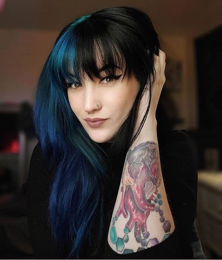 Alternative Tattoos, Half And Half Hair, Split Dye, Split Dyed Hair, Dyed Hair Blue, Hair Color Streaks, Dyed Hair Inspiration, Split Hair, Pretty Hair Color