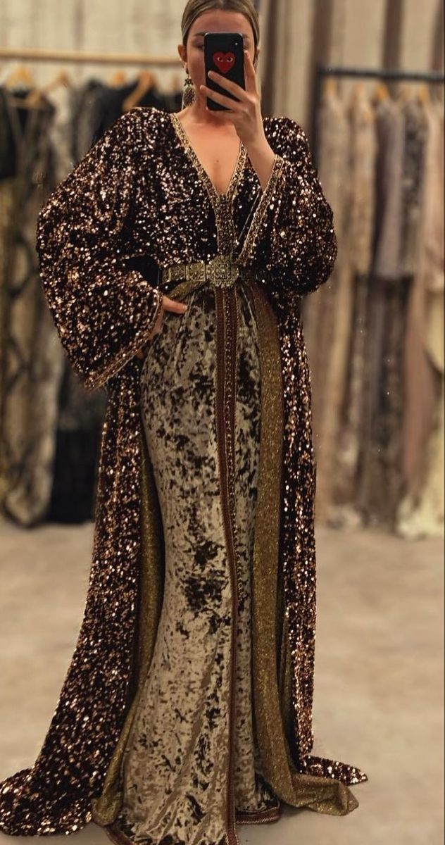 Dresses Ideas For Women, Morrocan Fashion, Moroccan Kaftan Dress, Moroccan Clothing, Kaftan Designs, Classy Gowns, Moroccan Kaftan, Moroccan Culture, Moroccan Fashion