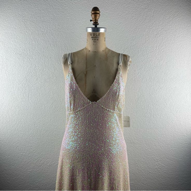 Free People L M Iridescent Sequin Tie Halter Neck Icicle Pearl Combo Tunic Dress. Fits Approximately : Medium To Large; Label States M - Relaxed Fit; Garment Has Stretch. Bust : 34” Unstretched Hip : 38” Unstretched Length : Approximately 30” Not Including Adjustable Ties Nwt. Excellent Condition. Never Worn. 0000 New To Poshmark? Use Code "Shesabettie" For $10 Off Your First Purchase! Iridescent Sleeveless Dress For Spring, Fitted Pink Shimmer Dress, Summer Pink Shimmer Dress, Pink Shimmer Sleeveless Dress, Elegant Fitted Iridescent Dress, Iridescent Sleeveless Spring Dress, Iridescent Fitted Spring Dress, Iridescent Sleeveless Summer Dress, White Iridescent Sequin Dress