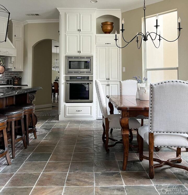 the kitchen is clean and ready to be used for dinner or breakfast time, as well as other things in the house