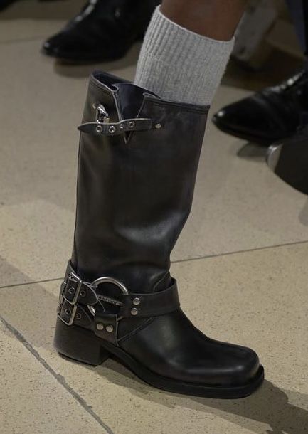 Boots And Socks, Biker Boots Outfit, Motorcycle Boots Outfit, Leather Motorcycle Boots, Winter Mode, Harness Boots, Cooler Look, Stylish Outfit, Swag Shoes