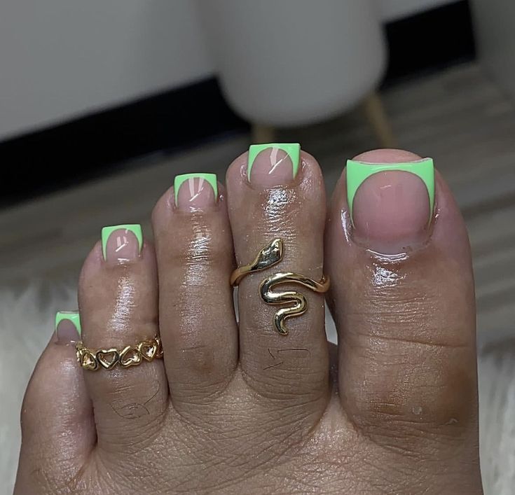 Green Toe Nails, French Toe Nails, French Nail Polish, Neon Green Nails, Natural Acrylic Nails, Green Acrylic Nails, Gel Toe Nails, Green French, Acrylic Toes