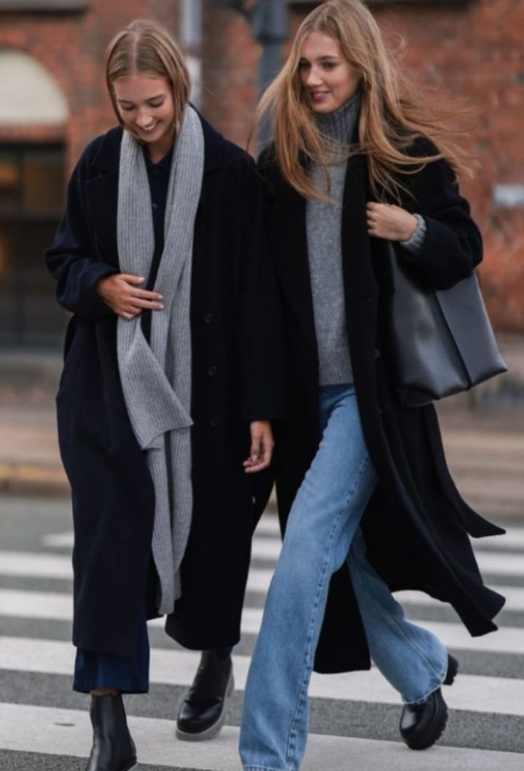 Vinter Mode Outfits, Wool Coat Outfit, Black Coat Outfit, Mantel Outfit, Chelsea Boots Outfit, Chique Outfit, Looks Pinterest, Mode Casual, Street Style Winter