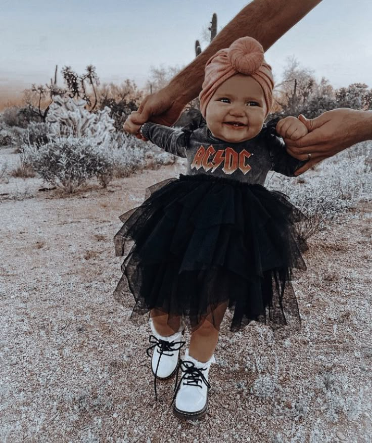 Grunge Baby Outfits, Edgy Pregnancy Outfits, Cats In Halloween Costumes, Edgy Baby, Punk Baby, Western Babies, Baby Momma, Rock Baby, Style Rock