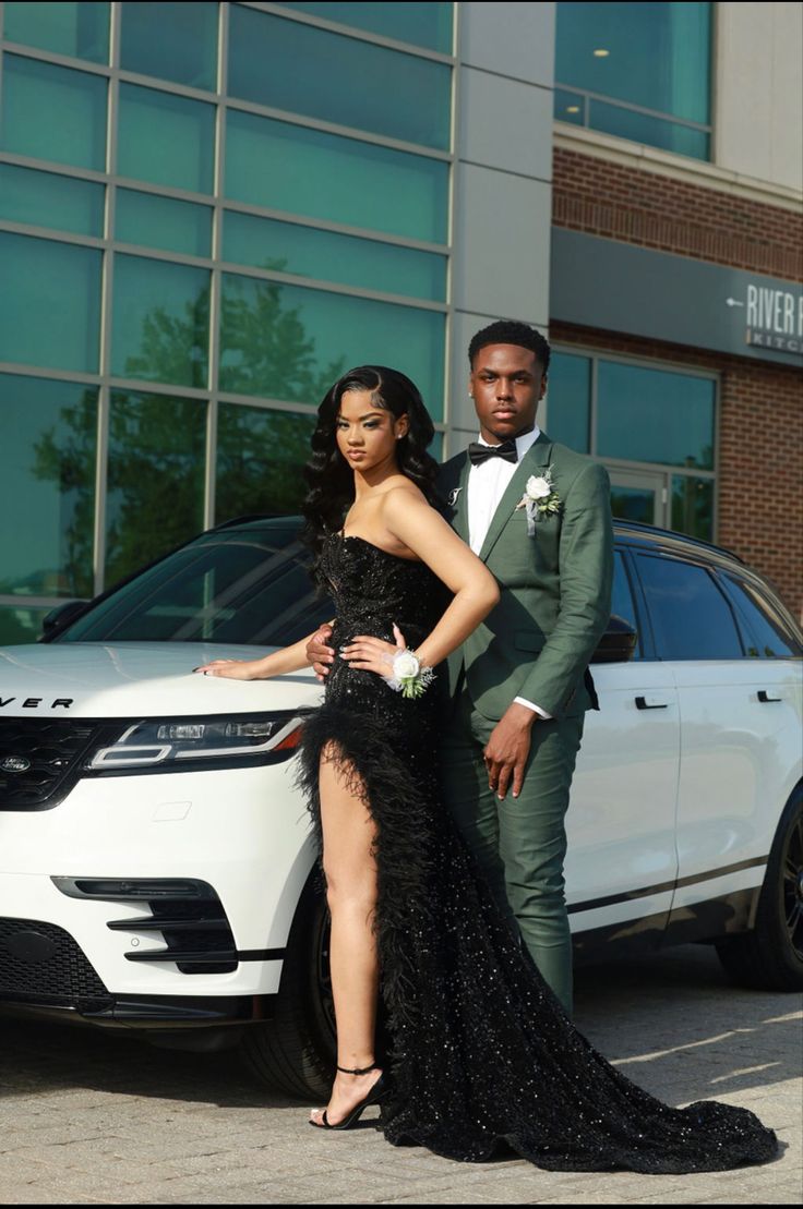 Prom Shoots Photo Ideas, Prom Poses Black Couples, Prom Cars Ideas, All Black Prom Couple, Black Prom Dress Couple, Prom Poses Couples, Couple Prom Pictures, Prom Shoot, Prom Fits