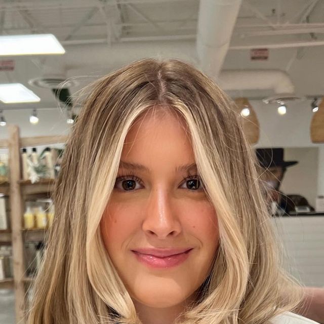 Hannah | Balayage + Extensions on Instagram: "The prettiest dimensional honey blonde 🤍 - She came in mostly solid blonde and wanted more of a natural fall blonde. We did all lowlights and brought up her face framing (of course). 👉🏼Swipe over to see the before when she was a full highlight. - Blowout style using the @bioprogramming.international Hairbeauron 7D plus curl from @beautytechdistribution • • • • #honeyblode #naturalhair #rootyblonde #hairgoals #beforeandafter #natural #healthyhair #bioprogramming #beautytechpro #behindthechair_com #behindthechairstylist #beautycoach #redkenshadeseq #fallhair" Salty Blonde Hair, Dimensional Honey Blonde, Natural Dark Blonde Hair, Layered Haircuts Straight Hair, Layered Haircuts Straight, Solid Blonde, Natural Blonde Highlights, Balayage Extensions, Bridesmaid Hair Inspo