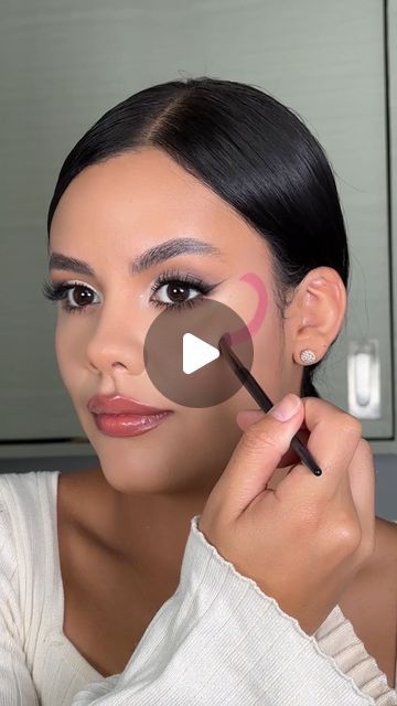 𝑪𝒂𝒕𝒂 𝑮𝒂𝒓𝒄𝒊𝒂 𝑨 on Instagram: "Blush Hacks ��💗" Make Up Hacks Tiktok, Lipstick Blush Hack, Mekap Tips Video, Make Up Hacks Makeup Tricks Foundation, Makeup Tips Tiktok, Blush Hacks, Covering Acne, Makeup Hacks Videos, Acne Redness