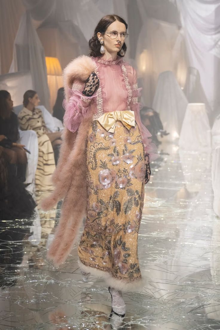 Valentino Spring/Summer 2025 Collection | Hypebeast Valentino Runway, Catwalk Collection, Valentino Couture, Afghan Clothes, Alessandro Michele, Spring Fashion Trends, Runway Collection, Fashion Books, Italian Fashion