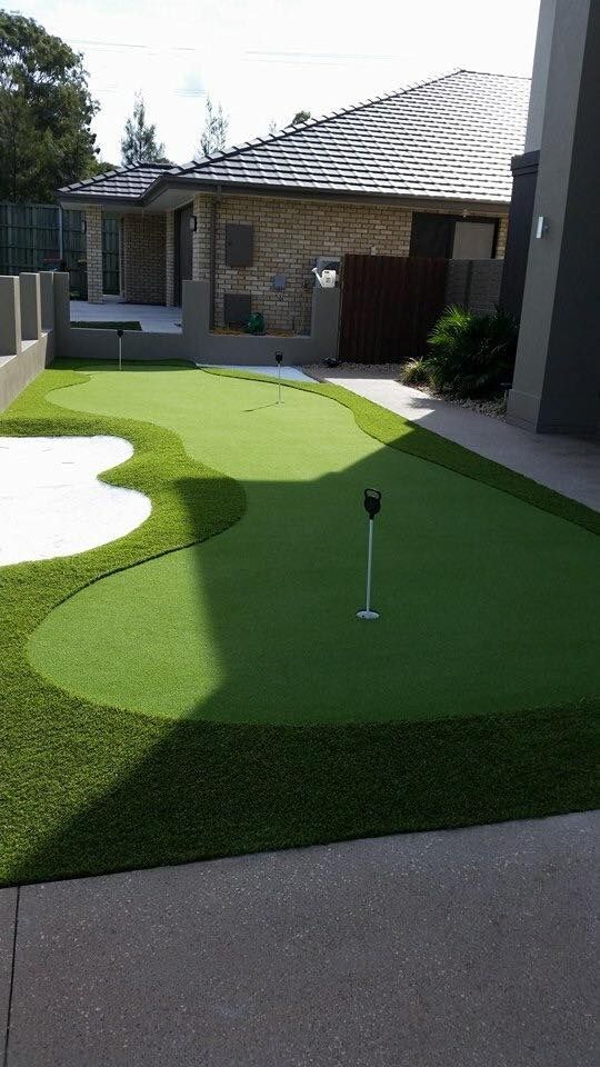 Golf Backyard, Backyard Seating Ideas, Backyard Golf, Turf Backyard, Green Backyard, Golf Simulator, Golf Green, Backyard Seating, Summer Backyard