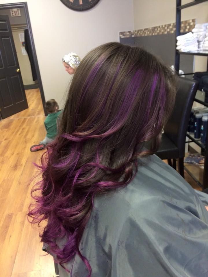 Purple Brown Hair, Purple Ombre Hair, Dip Dye Hair, Hair Color Underneath, Hair Color Streaks, Hair Streaks, Dyed Hair Inspiration, Hair Color Purple, Pretty Hair Color