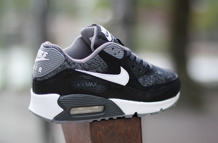 Nike Air Max 90 Women Outfit, Nike Air Black, Nikes Shoes, Outlet Nike, Nike Free Runners, Sneaker Magazine, Nike Shoes Cheap, Nike Trainers, Nike Roshe Run