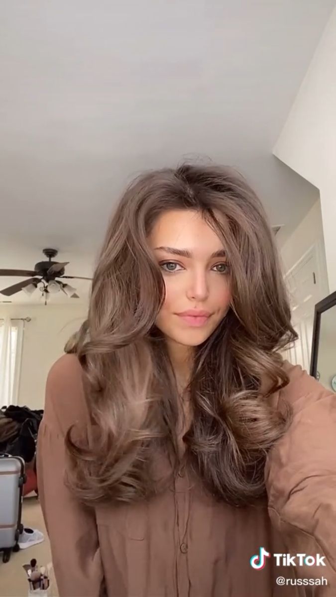 #90s #90shairstyles#blowout Thick Blowout Hair, 90s Blowout Curls, Voluminous Blowout Hair, Blowout Without Layers, 90s Blowdry, 90s Supermodel Haircut Long, 90s Hairstyles Blowout Brunette, 90s Blowout Hair Long Volume, 90s Voluminous Hair