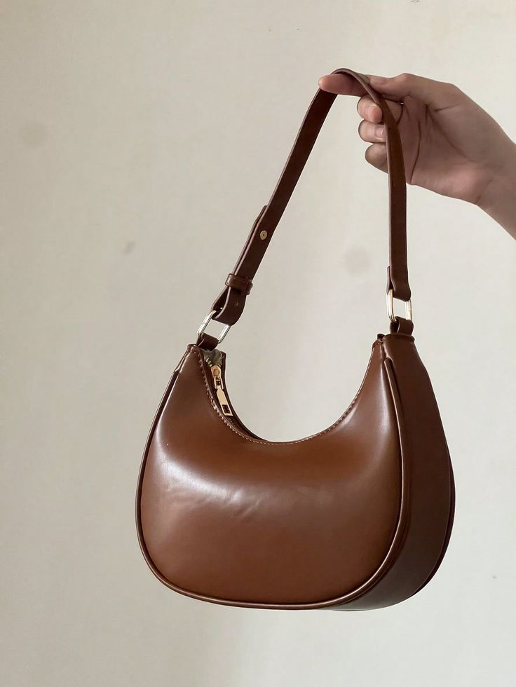 Brown Side Bag, Small Brown Bag, Camel Shoulder Bag, Leather Purse Pattern, Purse Aesthetic, Adrette Outfits, Hobo Chic, Brown Leather Purse, Brown Purse