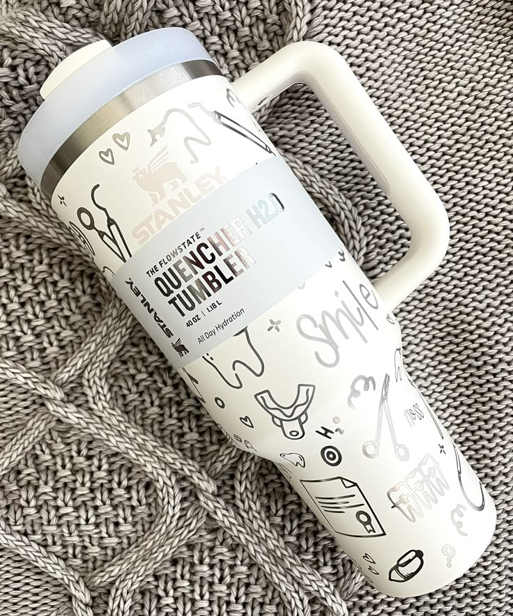 💕  This Dental 40oz Stanley quencher tumbler is absolutely perfect! Perfect for that special dentist/dental assistant in your life💕   Stanley Tumbler is Cream in color, also available in Citron, Fog & Iris  Dental design is laser engraved & super cute! Design wraps fully around tumbler.  Tumbler comes with original Stanley lid & straw.  Stanley tumbler is brand new & ready to ship. Tumbler is dishwasher safe. Personalized Dental Tumblers, Dental Cups Coffee Mugs, Dental Assistant School, Dental Assistant Study, Dental Hygiene Student, Dental Aesthetics, Dentistry Student, Dental Hygiene School, Dental Gifts