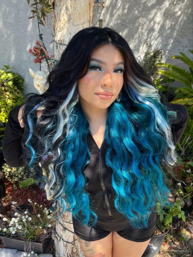 blue hair halo color Fox Hair Color, Blue Hair Highlights, Split Dyed Hair, Fox Hair, Arctic Fox Hair Color, Rave Hair, Vivid Hair Color, Hair Color Options, Cute Hair Colors