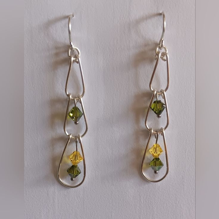 Earrings Made With Love, Made With High Quality Silver-Colored Wire And Crystal Stones. Metal Wire Earrings, Yellow Metal Dangle Earrings, Yellow Teardrop Dangle Earrings, Bead And Wire Earrings, Beaded Wire Earrings, Simple Beaded Earrings, Crystal Bead Earrings, Wire Earrings Handmade, Wire Ideas