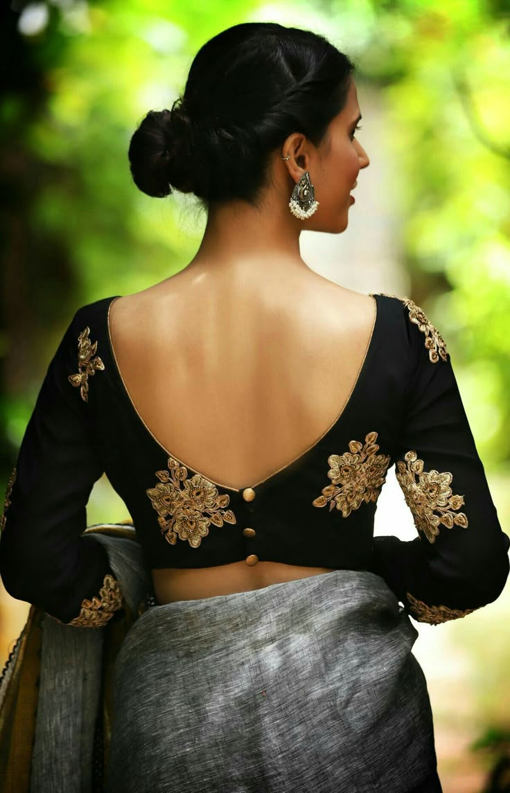 Top Blouse Back design - Tikli Fashion Tips ब्लाउज बैक नेक डिजाइन, Saree Inspiration, Black Blouse Designs, डिजाइनर कपड़े, Sleeveless Blouse Designs, Saree Jackets, Desi Outfits, Sari Design, Saree Blouse Neck Designs