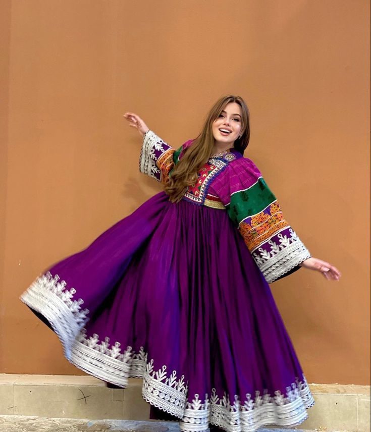 Afghani Dresses Design, Best Pakistani Dresses, Afghan Clothes Dresses, Afghani Frock Design, Pakistan Traditional Dress, Pathani Frock Designs, Afghan Dresses Afghani Clothes, Traditional Persian Clothing, Balochi Dress Design New